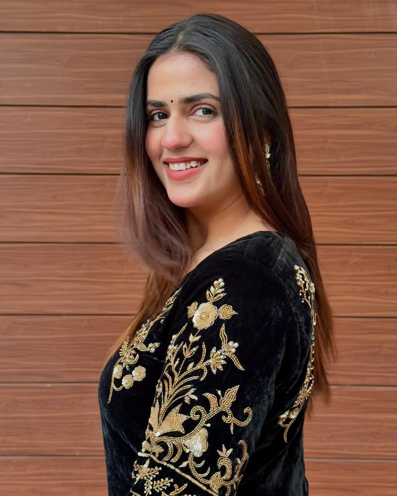 Embroidered Black Velvet Suit Set - Image 4