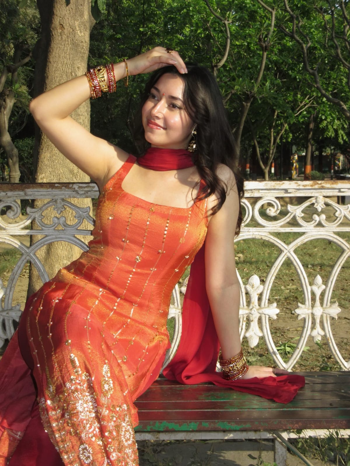 Embroidered Sleeveless Ethnic Suit Set - Image 3